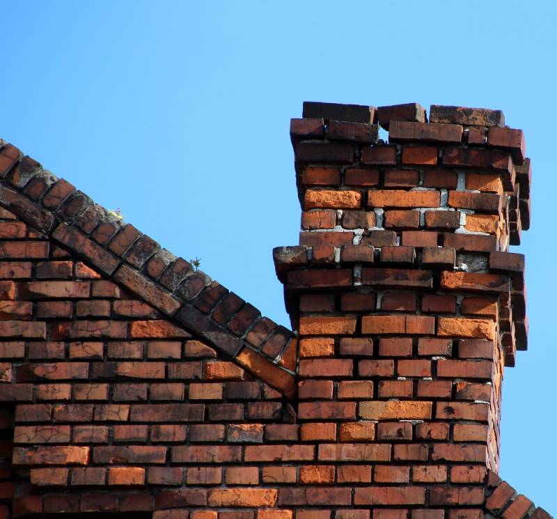 Blog Article - Damaged chimney on an Euless home showing cracks and missing mortar